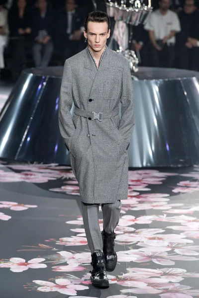 Look 2